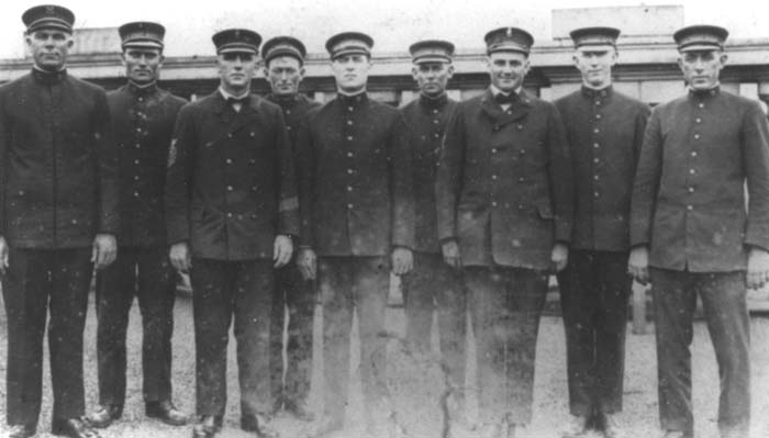 The Life-Saving Service crew that manned Chicamacomico Station in 1918 when the famous Mirlo rescue took place. (U.S. Coast Guard)