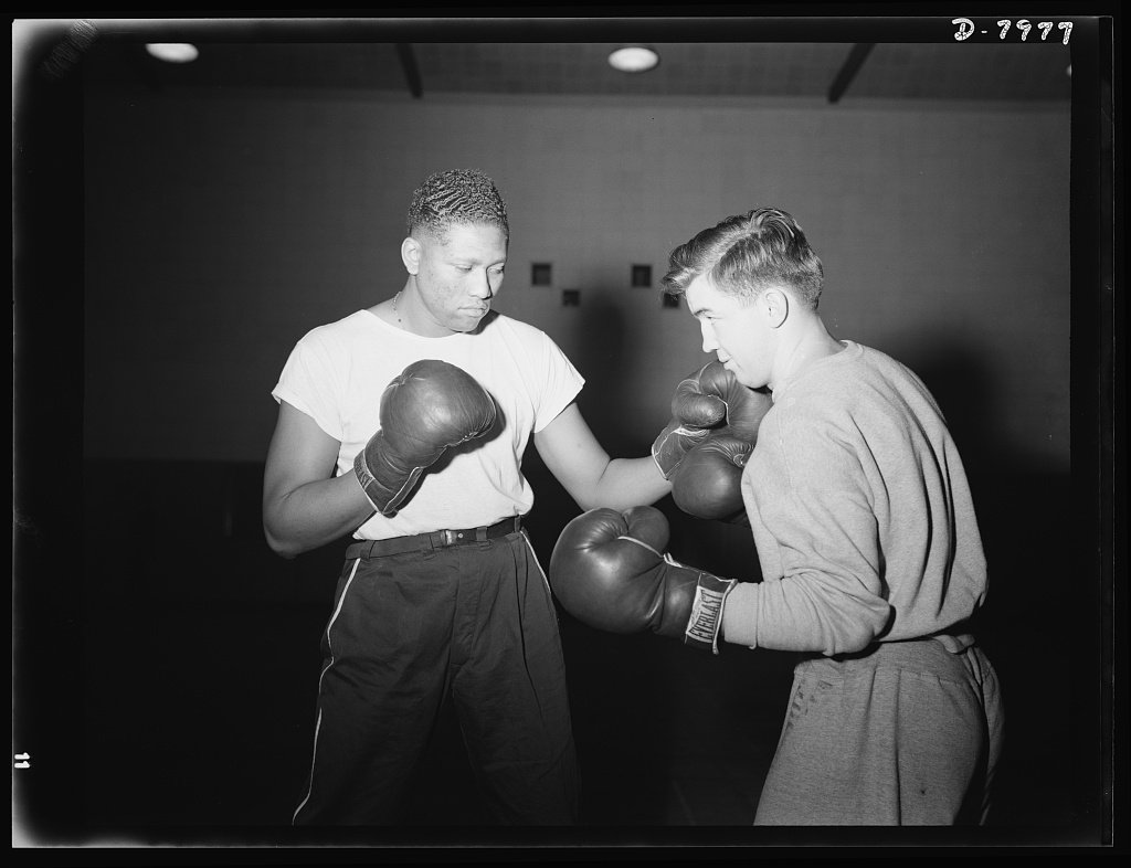 Heavyweight contender Paul “Tiny” Wyatt (left) and Golden Gloves champ Hart Kraeten (right) were boxing trainers at Manhattan Beach. (Library of Congress)